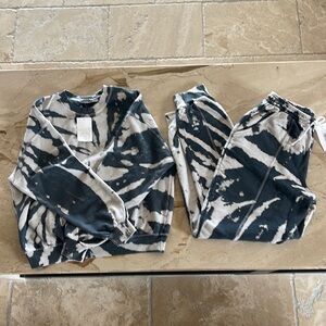 Dippin’ Daisy’s Drifter Sweatsuit NWT